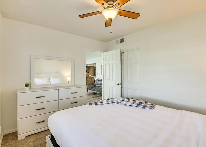 Near Spring Training! Gem W/ Pool & Hot Tub Peoria