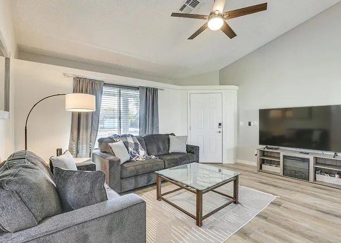 Near Spring Training! Gem W/ Pool & Hot Tub Ferienhaus *