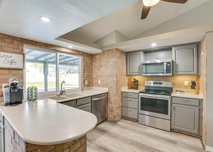 Near Spring Training! Gem W/ Pool & Hot Tub Ferienhaus Peoria