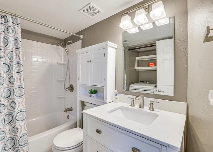 Near Spring Training! Gem W/ Pool & Hot Tub Ferienhaus