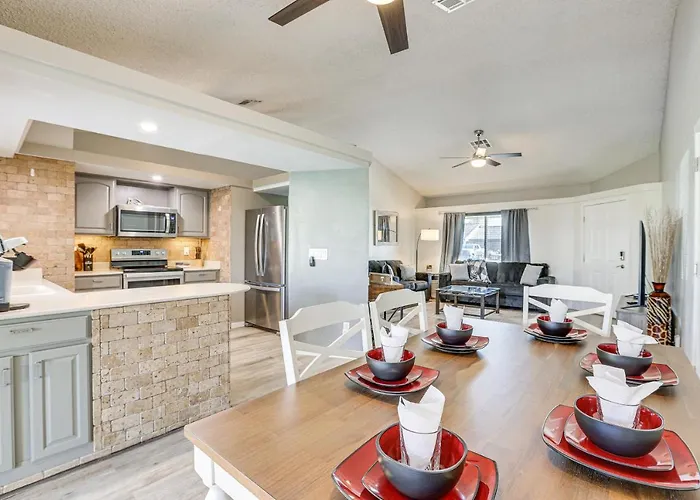 Near Spring Training! Gem W/ Pool & Hot Tub Peoria