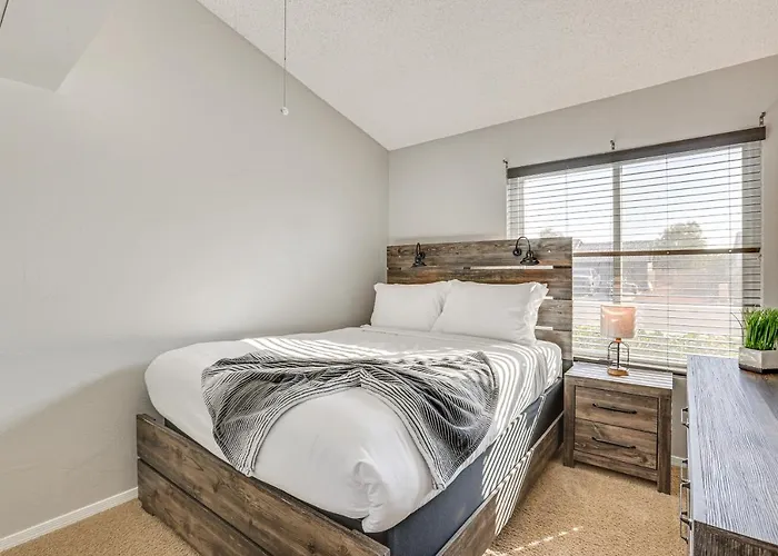 Near Spring Training! Gem W/ Pool & Hot Tub * Peoria