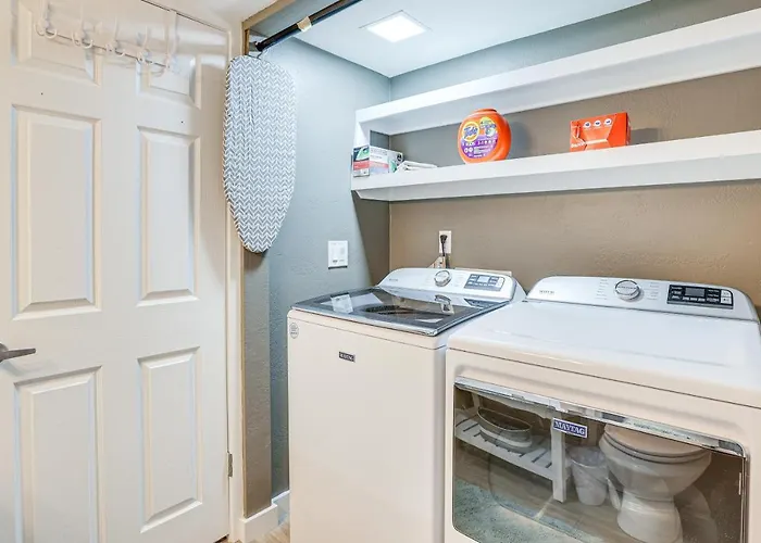 Near Spring Training! Gem W/ Pool & Hot Tub Ferienhaus Peoria