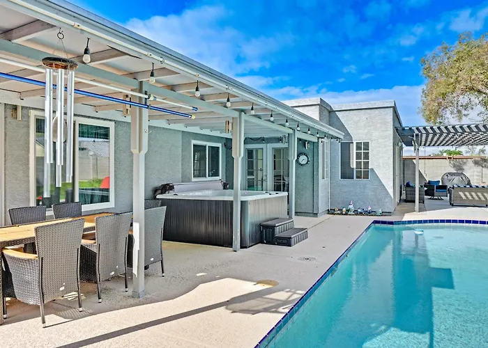 Ferienhaus Near Spring Training! Gem W/ Pool & Hot Tub *