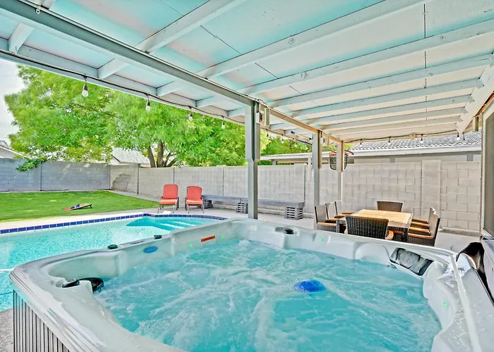 Near Spring Training! Gem W/ Pool & Hot Tub Ferienhaus *