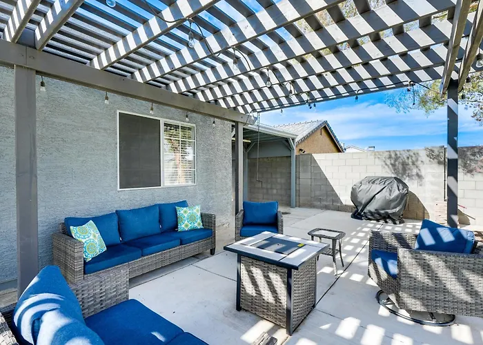 Near Spring Training! Gem W/ Pool & Hot Tub Ferienhaus